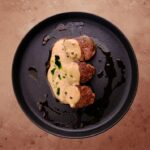 Медальоны из говядины с перечным соусом